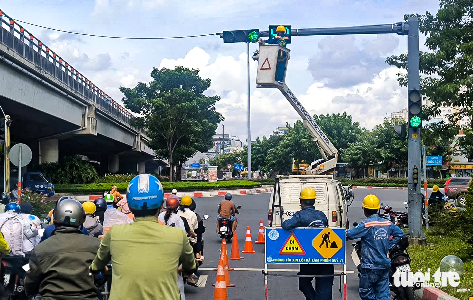 TP.HCM sẽ giao xã quản lý biển báo, vạch kẻ đường - Ảnh 3.