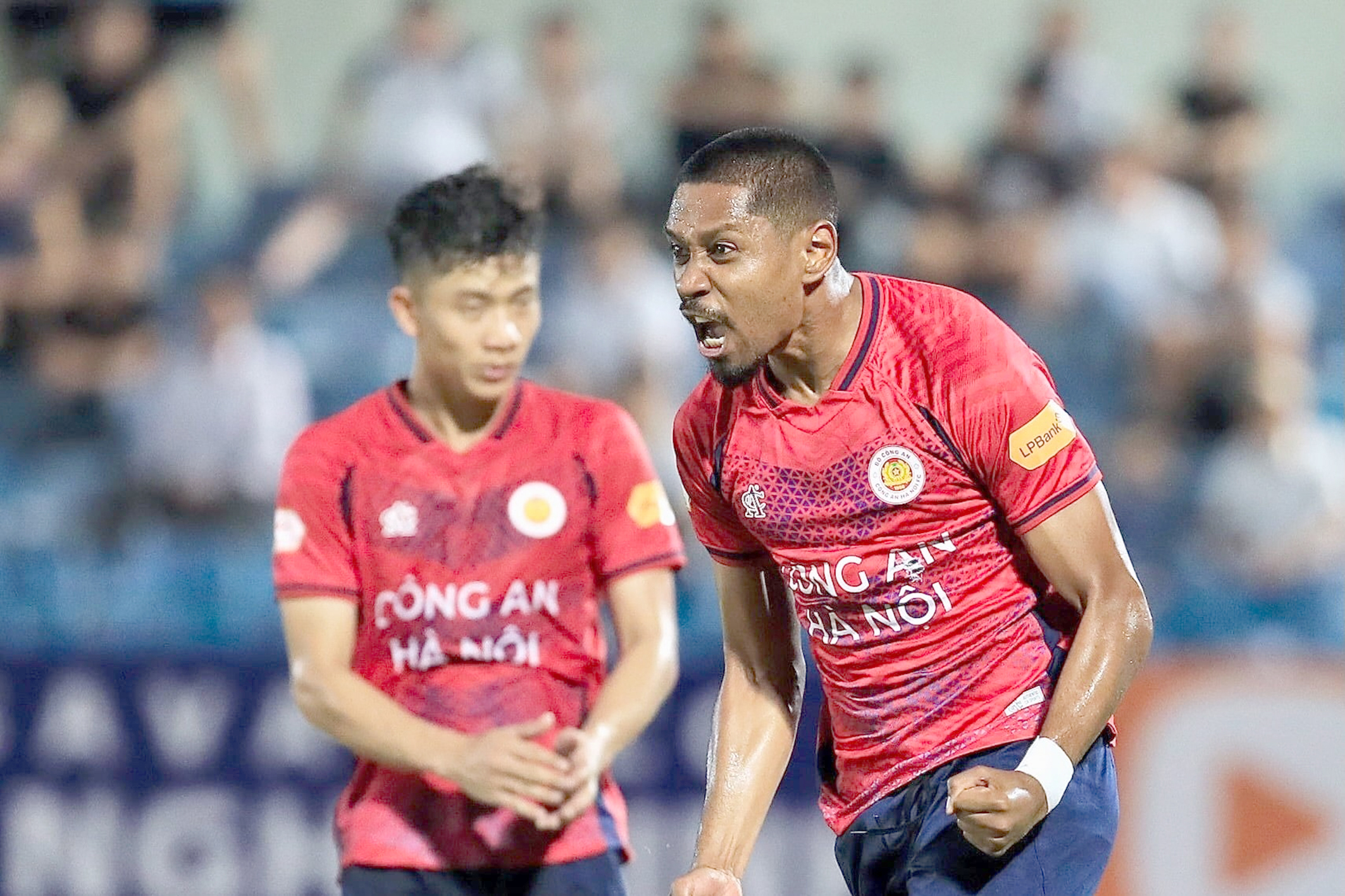 تأهلت شرطة هانوي و15 فريقاً آخر من دور المجموعات في دوري أبطال آسيا الثاني - الصورة 1. Công An Hà Nội - Ảnh 1.