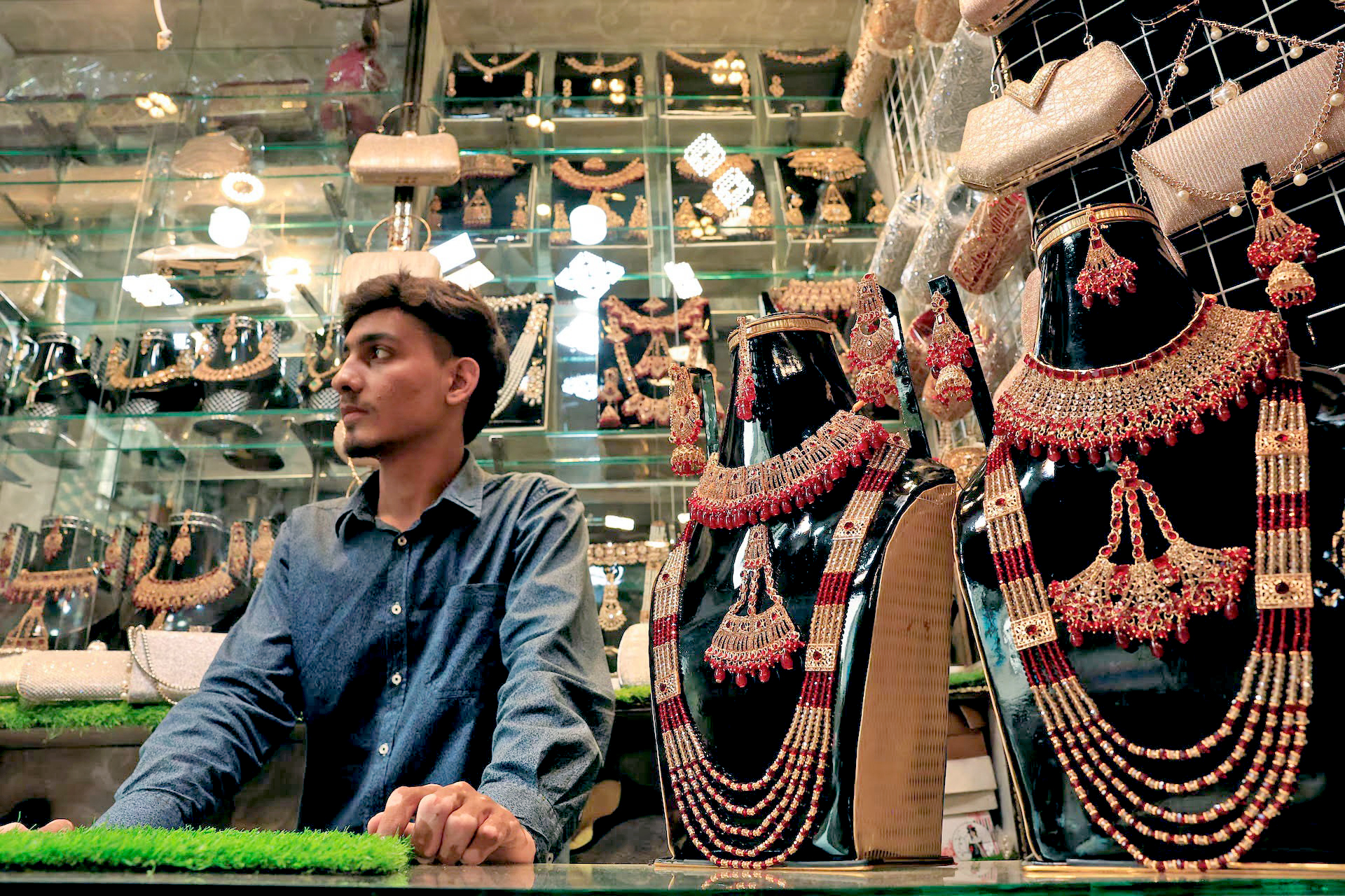 Pakistan thành lập 'biệt đội' điều tra người hay sống ảo - Ảnh 1.