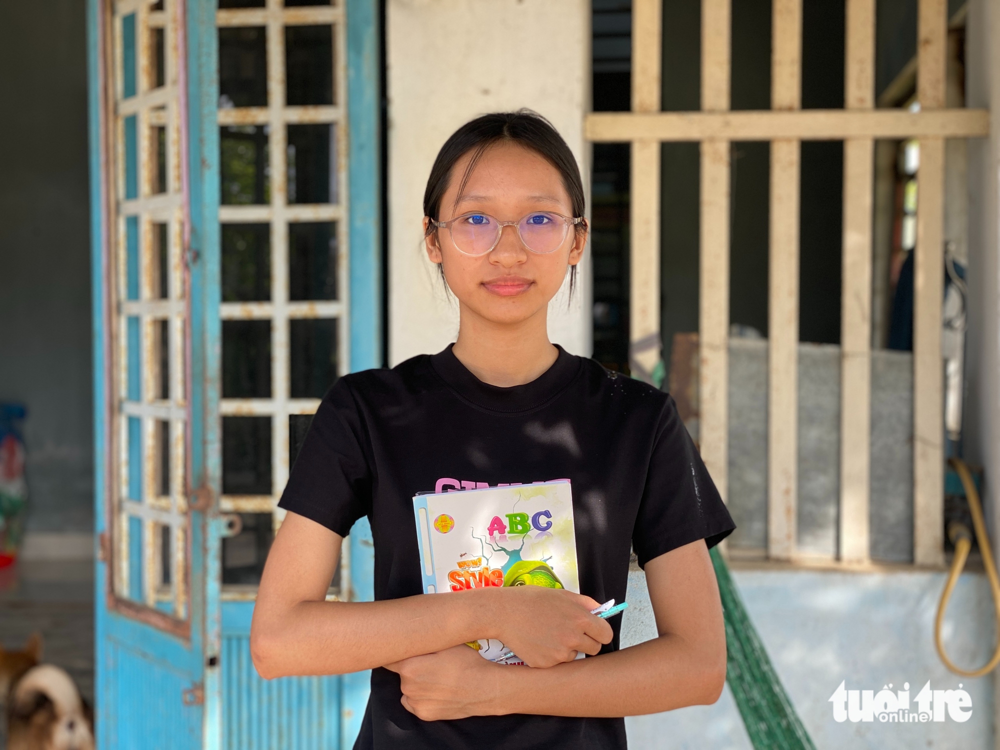 Một mình trong ngôi nhà không còn cha mẹ, cô gái Đà Nẵng kiên cường vào Đại học Duy Tân - Ảnh 1.