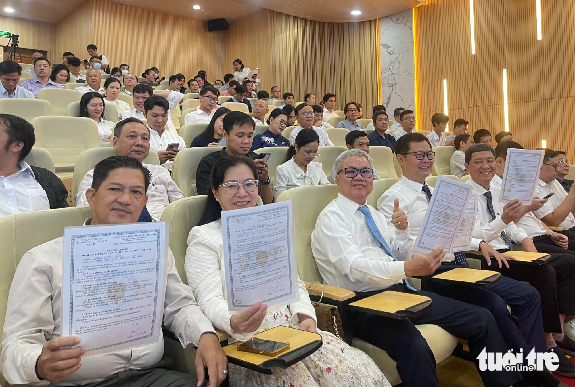 Phó bí thư Nguyễn Phước Lộc: TP.HCM đã vượt qua thách thức, hoàn thành bệnh án điện tử trước 30-9 - Ảnh 1.