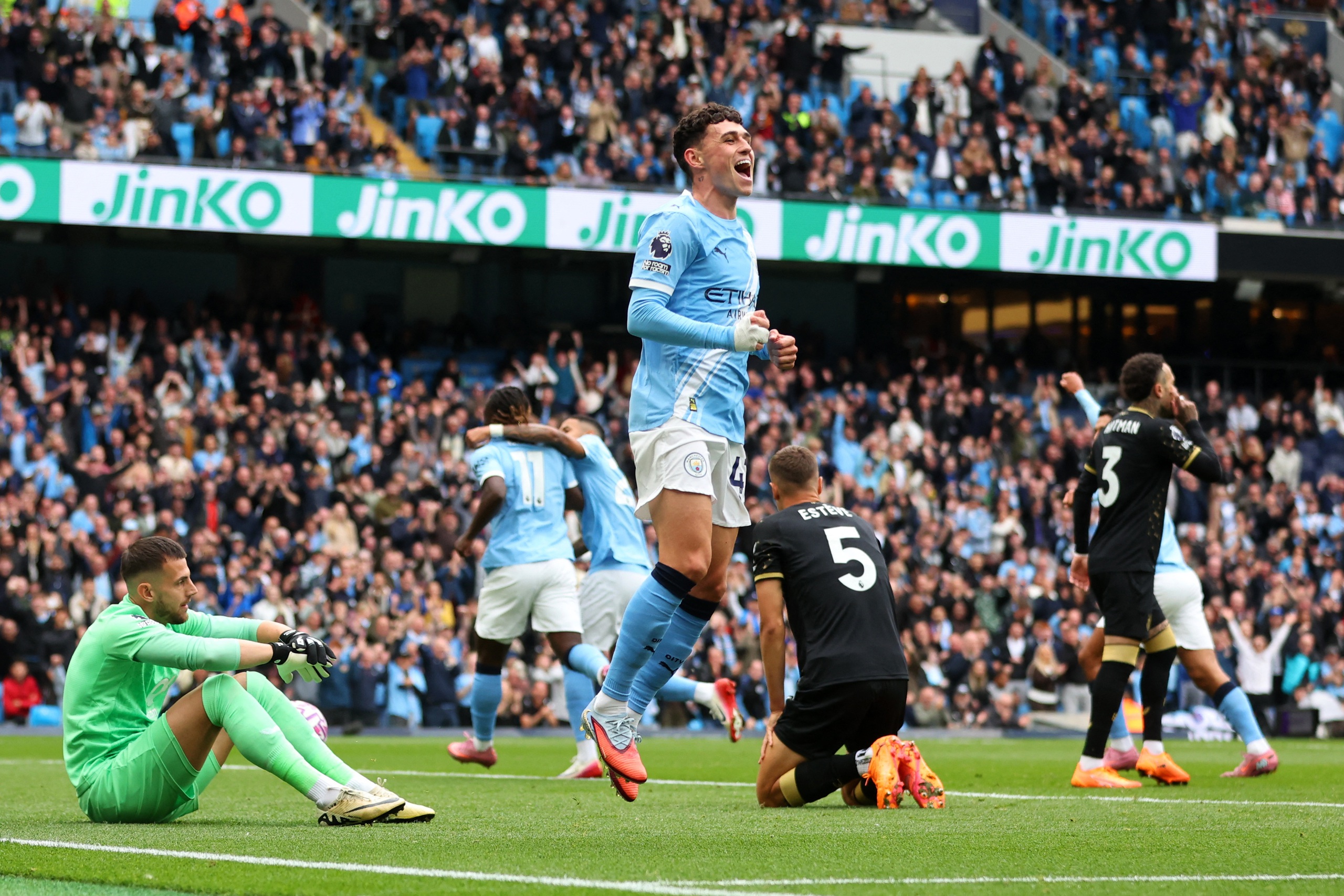 Cầu thủ Pháp lập kỷ lục đáng quên trong lịch sử Premier League - Ảnh 1.