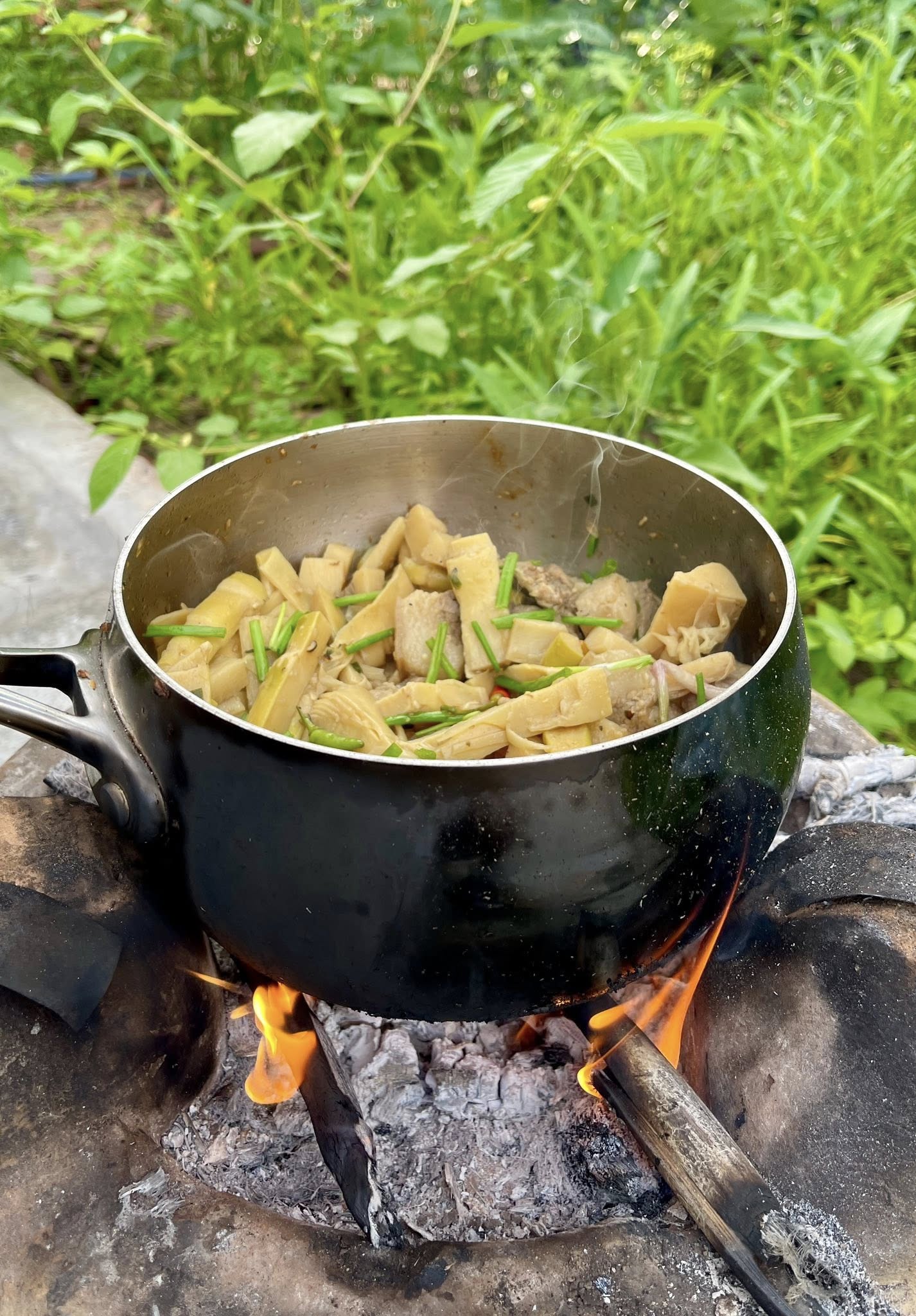Anh kỹ sư cầu đường Đông Nguyễn và những bữa cơm cá kho, canh rau, xôi hấp - Ảnh 3.