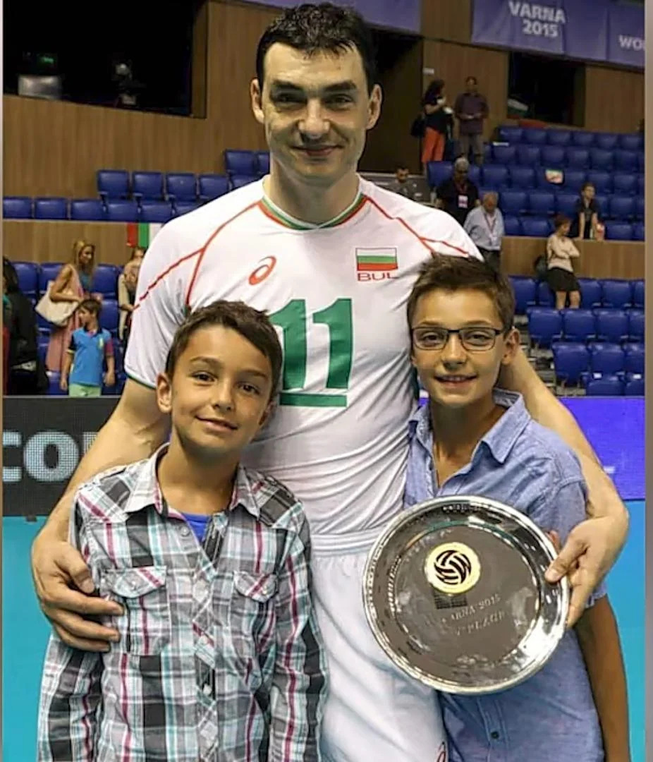 Hai anh em gây bão ở Giải bóng chuyền thế giới - Ảnh 4.