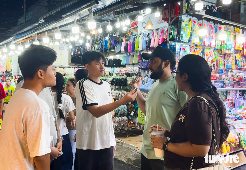 Dân Phú Quốc ráng học giỏi ngoại ngữ phục vụ du lịch, đón APEC 2027 - Ảnh 2.