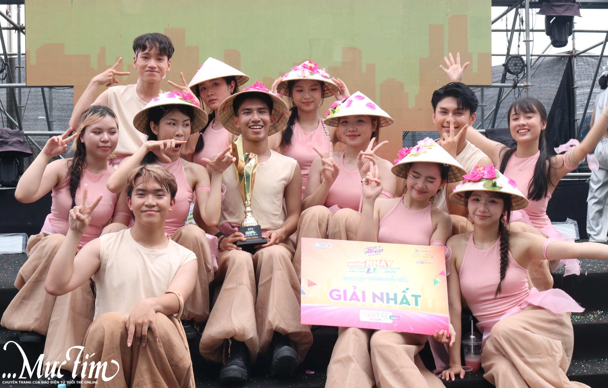 Trường đại học Thủ Dầu Một giành 2 giải cao nhất tại Liên hoan Nhóm nhảy học sinh, sinh viên- Ảnh 1.