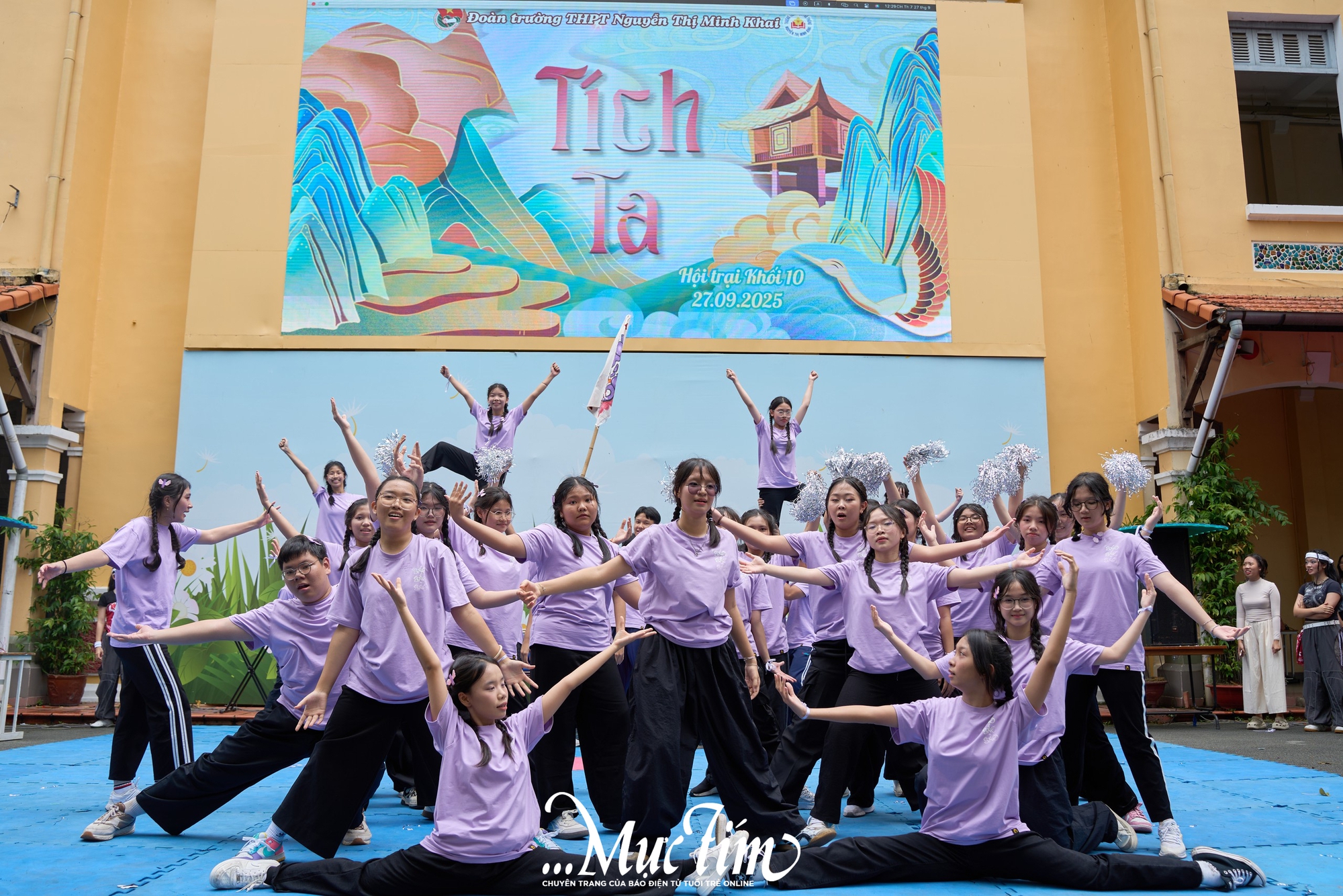 Trai tài gái giỏi cháy hết mình tại Hội trại khối 10 Trường THPT Nguyễn Thị Minh Khai - Ảnh 27.