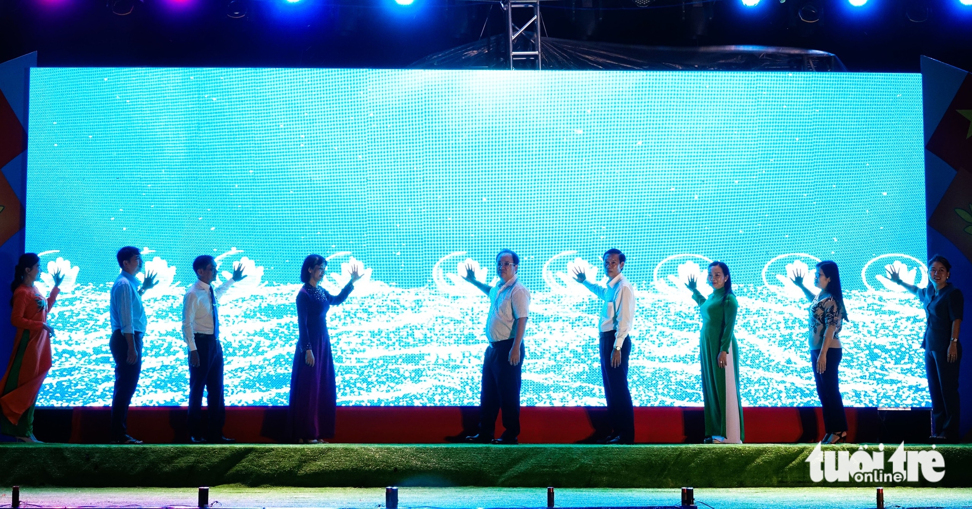 Du khách nhộn nhịp đến ngày hội du lịch, ẩm thực ở An Giang - Ảnh 1.