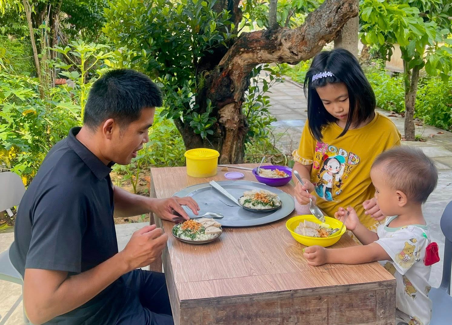 Anh kỹ sư cầu đường Đông Nguyễn và những bữa cơm cá kho, canh rau, xôi hấp - Ảnh 8.