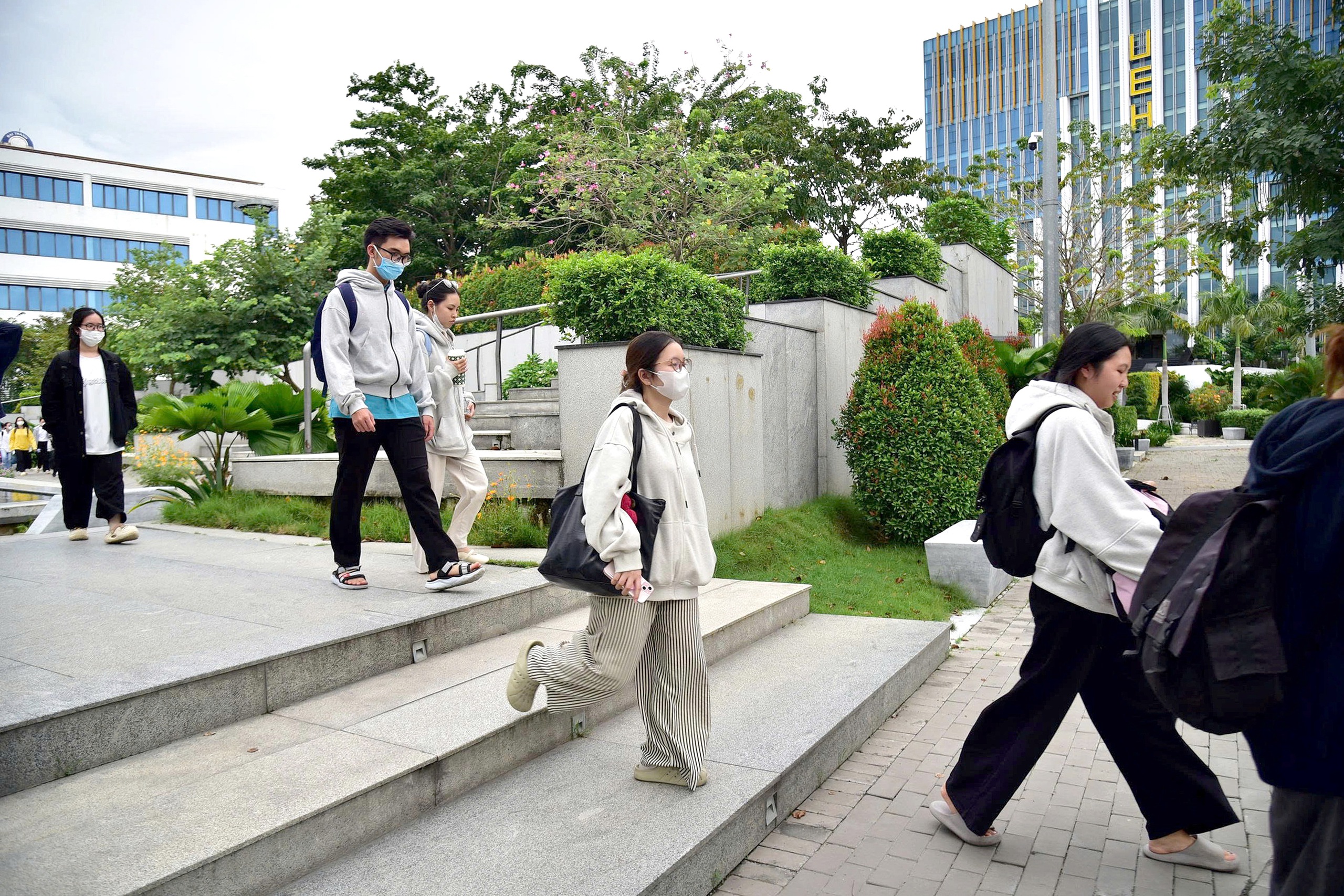 Tìm đáp số hiệu quả cho hàng ngàn trụ sở dôi dư - Ảnh 2.