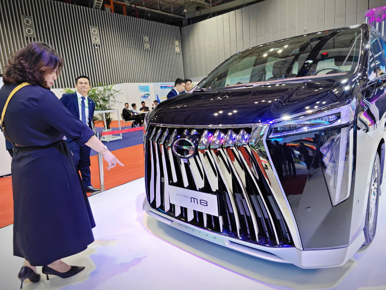 Ô tô ngoại tràn về, thị trường chuẩn bị 'sóng lớn' dịp Tết - Ảnh 2.