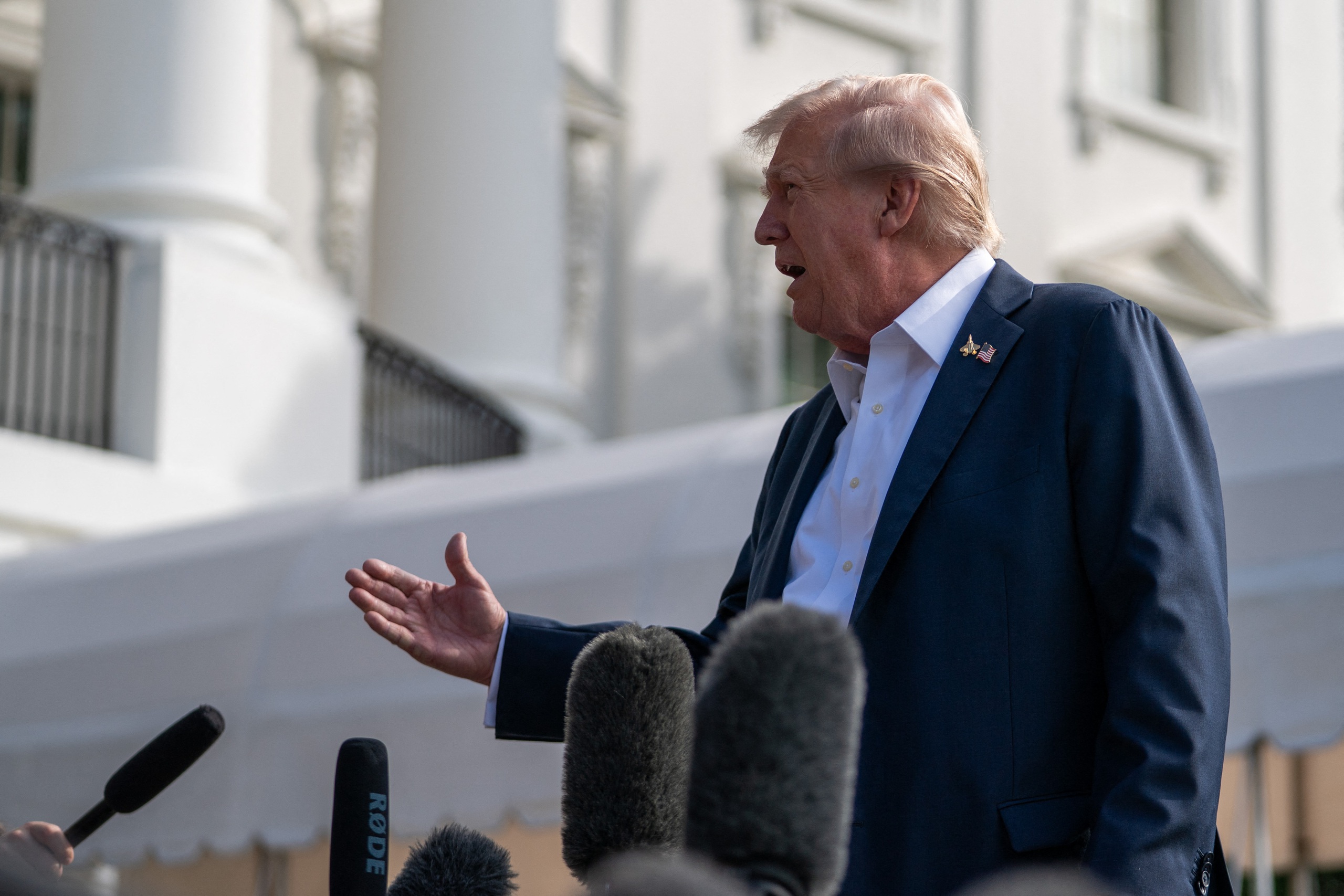 Bang Oregon phản đối kịch liệt việc ông Trump điều quân đến Portland - Ảnh 1.