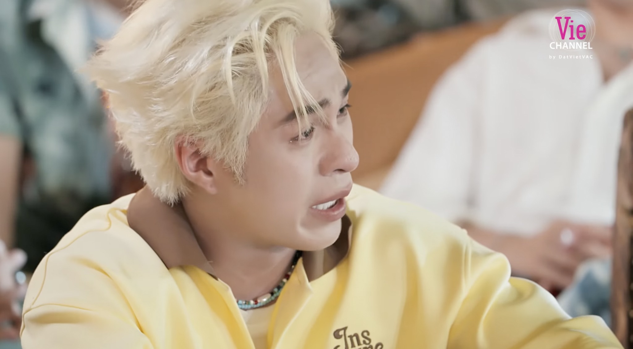 Anh trai say hi hay anh trai mít ướt? - Ảnh 6. Chuyện gì đang xảy ra khi cả dàn Anh trai say hi viral vì khóc? - Ảnh 6.