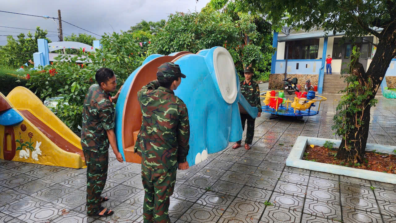 Học sinh Quảng Trị nghỉ học ngày 29-9 để tránh bão - Ảnh 1.