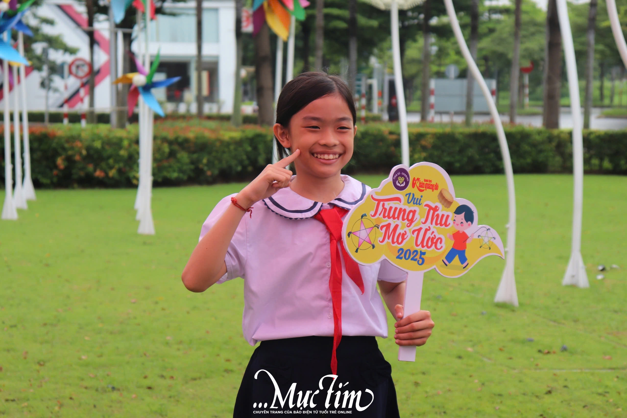 Rộn ràng góc photobooth Trung thu mơ ước để các bạn nhỏ lưu giữ khoảnh khắc bên gia đình - Ảnh 1.