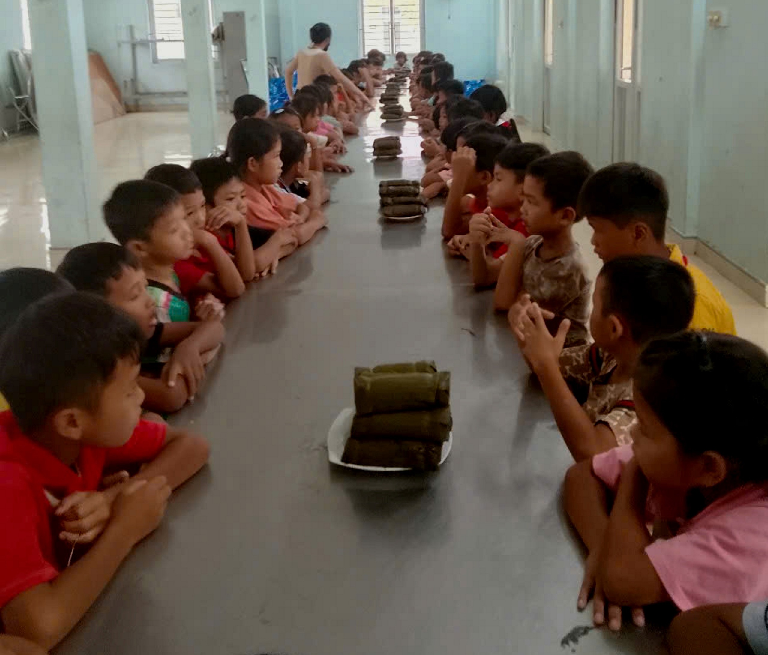Phó hiệu trưởng nói không cho học sinh ngộ độc đi viện vì 'chờ điều ô tô chở' - Ảnh 1.