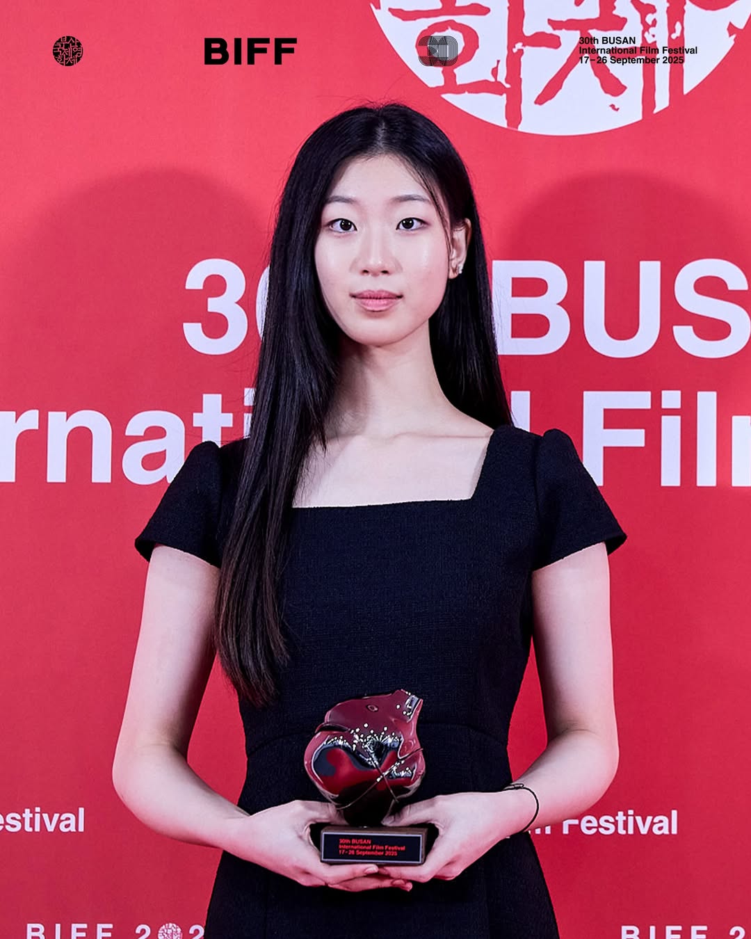 Trước khi thắng lớn tại Busan, Lee Ji Won từng ghi dấu qua những phim nào? - Ảnh 1.