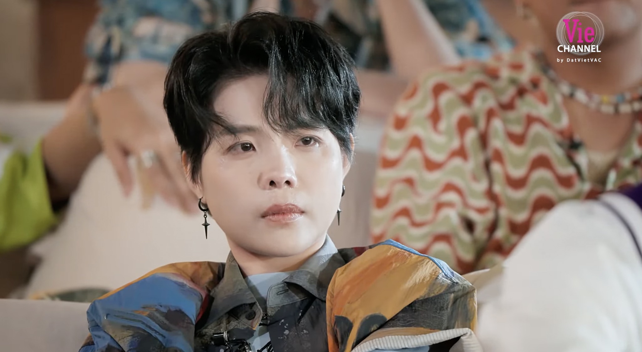 Anh trai say hi hay anh trai mít ướt? - Ảnh 5. Chuyện gì đang xảy ra khi cả dàn Anh trai say hi viral vì khóc? - Ảnh 5.