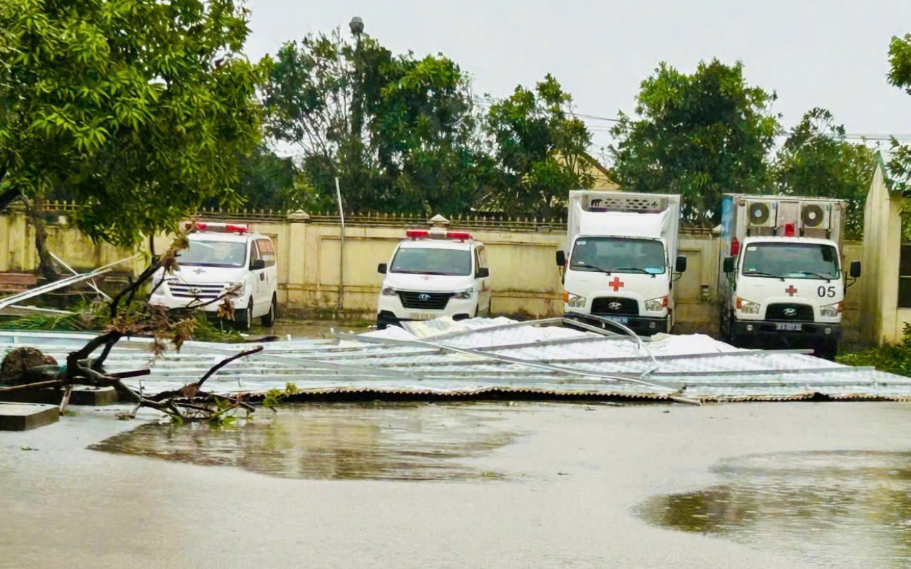 Tornadoes in Vietnam’s Ninh Binh kill 9, injure 18 during storm Bualoi - Ảnh 2.