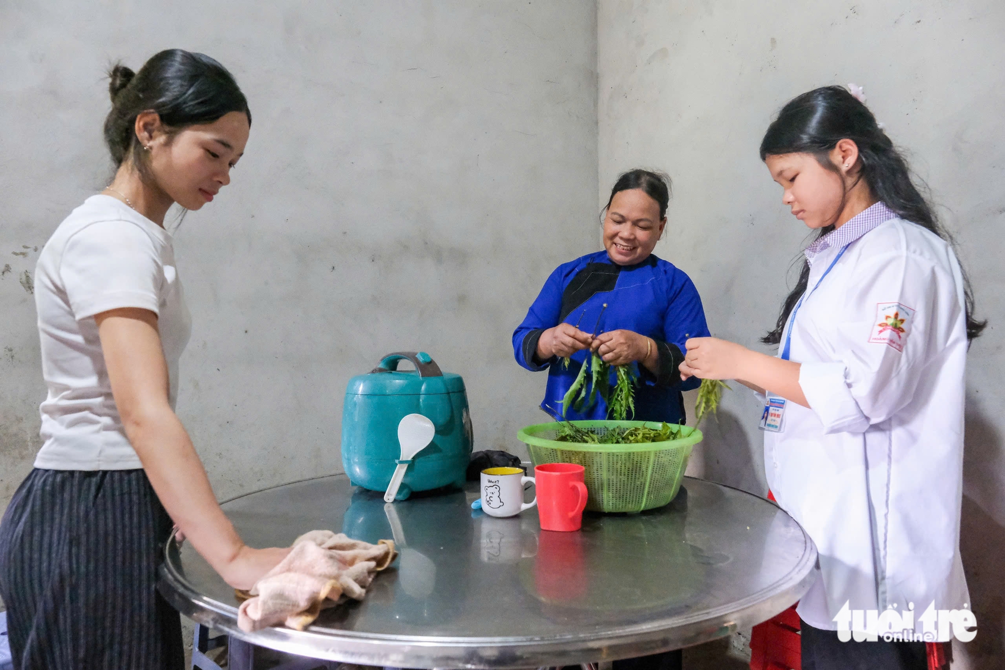 Đời nghiệt ngã, cô gái Nùng vẫn là học sinh giỏi tỉnh, đậu ngành kỹ thuật hóa học - Ảnh 4.