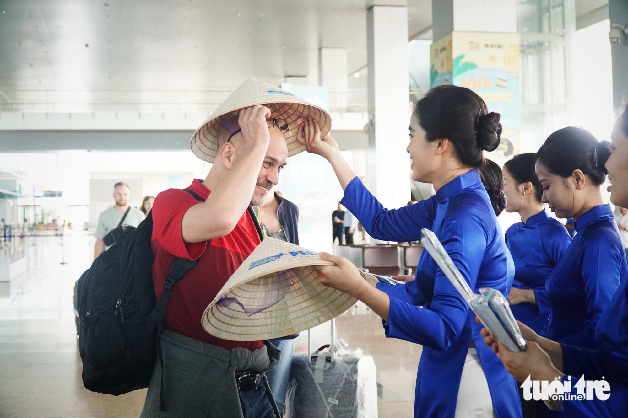 ក្រុមហ៊ុនអាកាសចរណ៍រុស្ស៊ីនាំភ្ញៀវទេសចរត្រឡប់មកទីក្រុង Nha Trang វិញក្រោយរយៈពេល ៥ ឆ្នាំ - រូបថត ១. Hãng hàng không Nga mang du khách trở lại Nha Trang sau 5 năm- Ảnh 1.