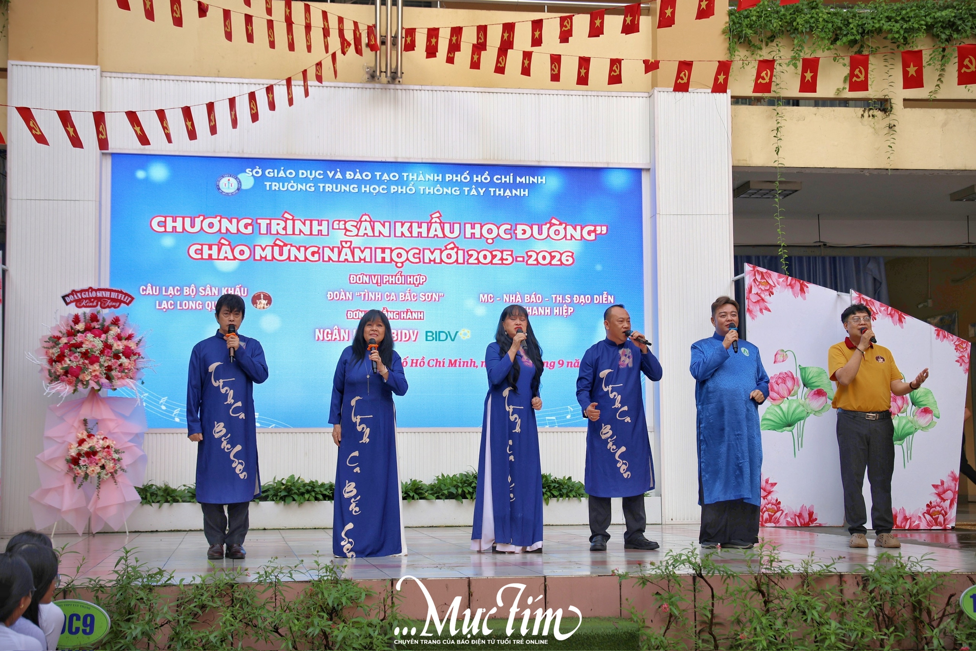 Sân khấu học đường ở Tây Thạnh: Khi âm nhạc đánh thức tình yêu quê hương - Ảnh 3.