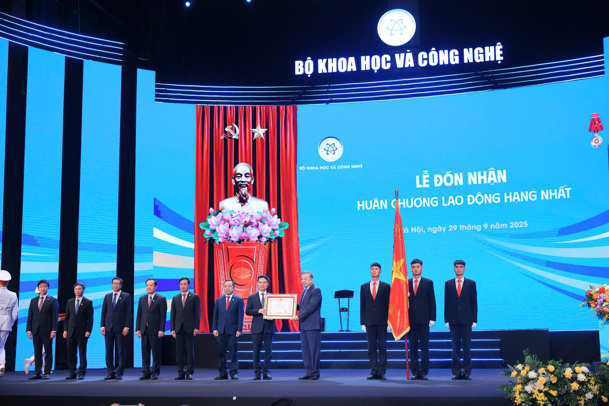 Tổng Bí thư Tô Lâm: Phong trào thi đua phải gắn với kết quả, tránh hình thức - Ảnh 2.