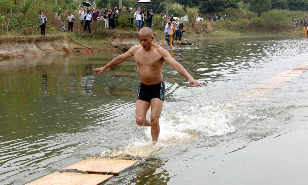 Khinh công ngoài đời thật được mấy phần của truyện Kim Dung? - Ảnh 1.