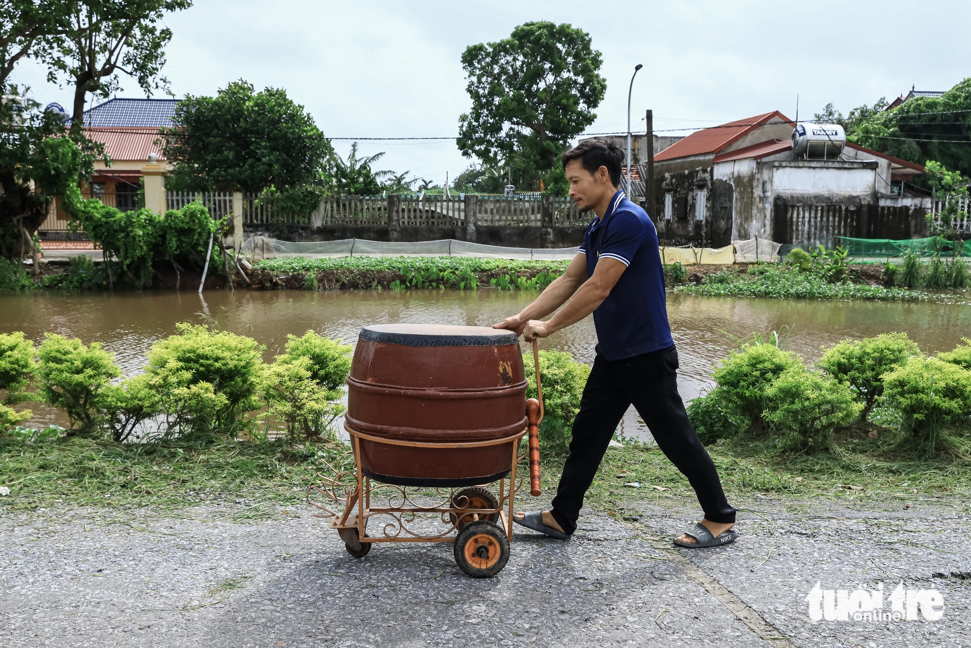 Khung cảnh tan hoang sau cơn lốc xoáy ở Ninh Bình - Ảnh 8.