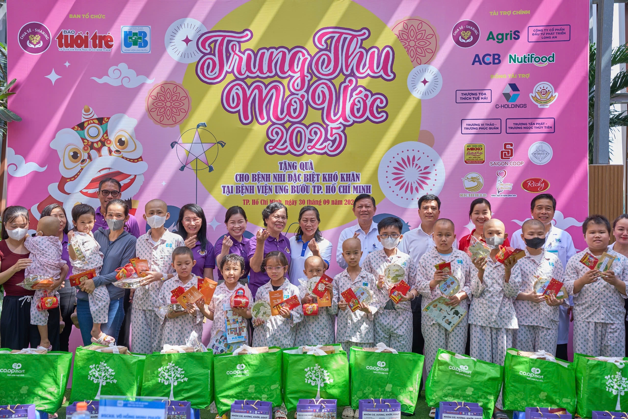 Trung thu mơ ước đến với bệnh nhi Bệnh viện Ung bướu TP.HCM- Ảnh 4.