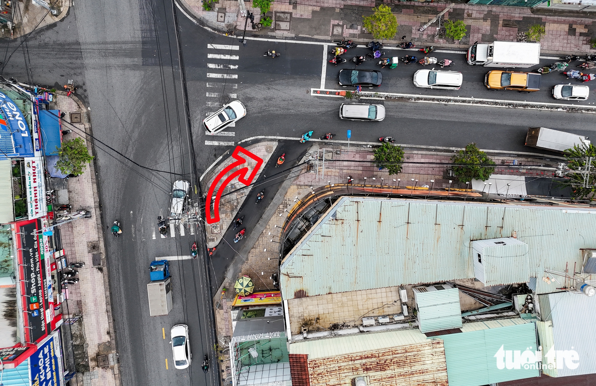 Gọt vỉa hè mở lối rẽ phải: Người dân đồng thuận, đề xuất nhân rộng ở TP.HCM - Ảnh 1.