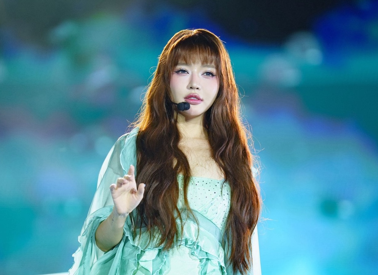 Bich Phuong ពន្យារពេល MV លោក Pham Quynh Anh បរិច្ចាគ 50 លានដល់ប្រជាជនដែលរងផលប៉ះពាល់ដោយព្យុះ Bualoi - រូបថត 1 ។ Bích Phương hoãn MV, Phạm Quỳnh Anh quyên 50 triệu cho người dân chịu bão Bualoi - Ảnh 1.