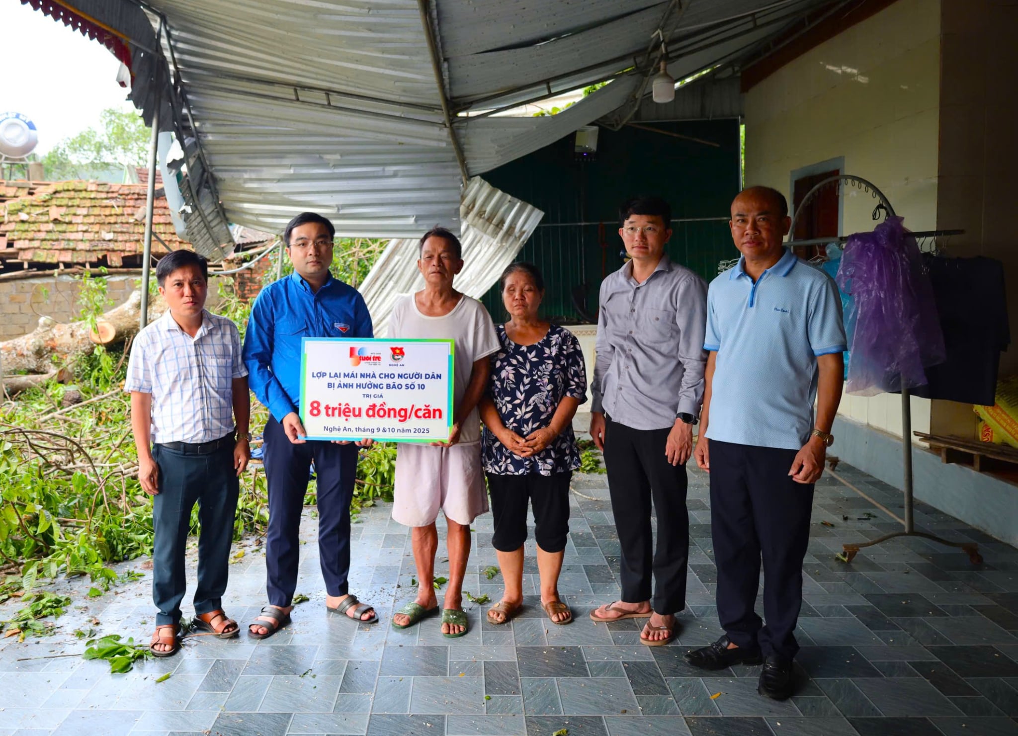 Nghẹn ngào nhận tiền hỗ trợ sau bão Bualoi để đóng viện phí cho con - Ảnh 5.