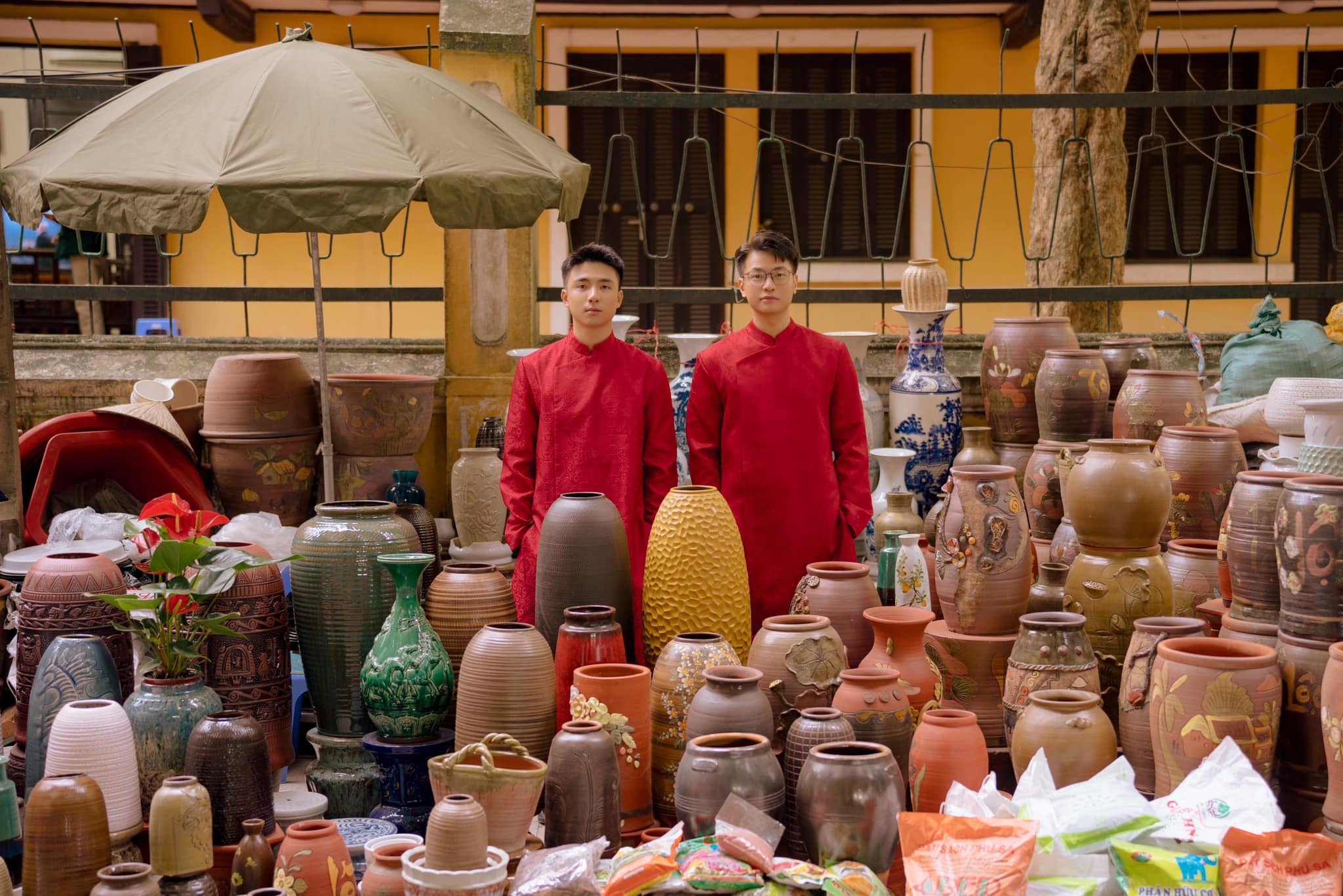 សិល្បកររៃអង្គាសប្រាក់ អាណិតពលរដ្ឋរងគ្រោះក្នុងព្យុះប៊ូឡូ - រូបថត ២. Nghệ sĩ quyên tiền, xót xa vì nỗi khổ của người dân trong bão Bualoi - Ảnh 2.