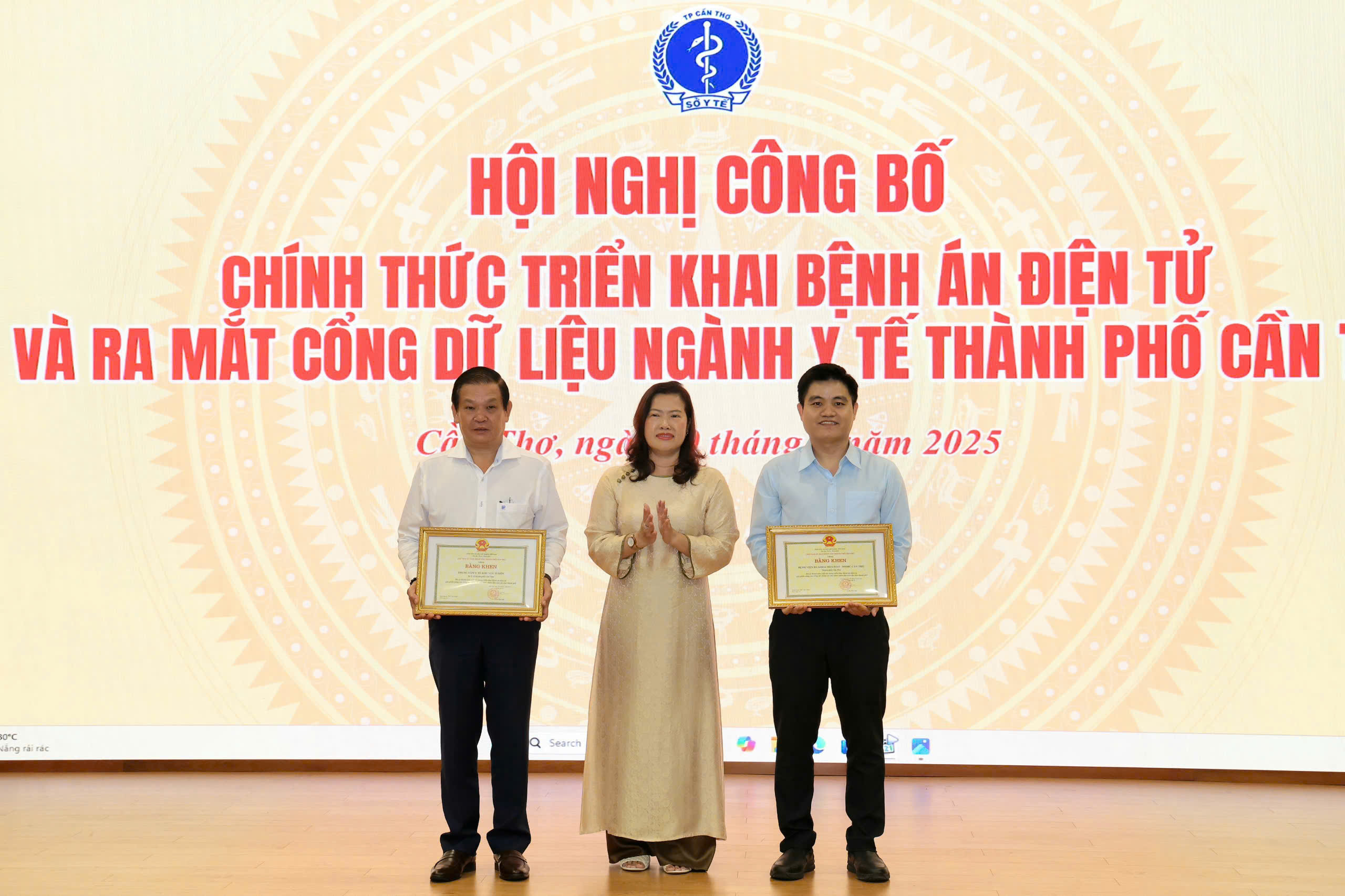 Cần Thơ hoàn thành bệnh án điện tử, yêu cầu bỏ sổ khám bệnh giấy - Ảnh 2.