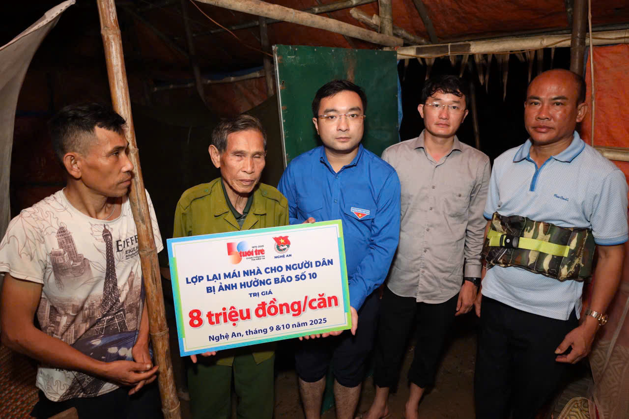 Nghẹn ngào nhận tiền hỗ trợ sau bão Bualoi để đóng viện phí cho con - Ảnh 6.