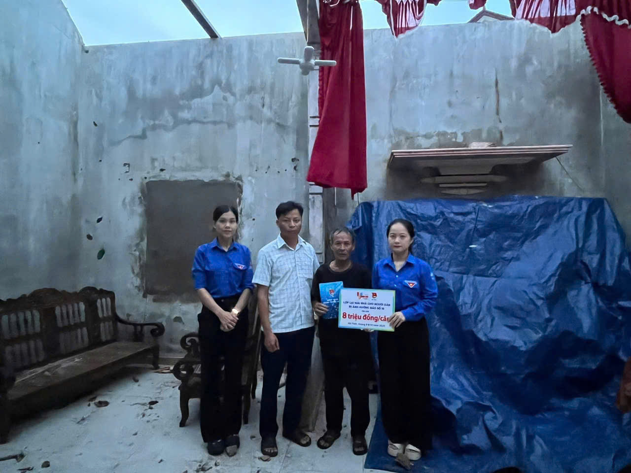 Nghẹn ngào nhận tiền hỗ trợ sau bão Bualoi để đóng viện phí cho con - Ảnh 8.