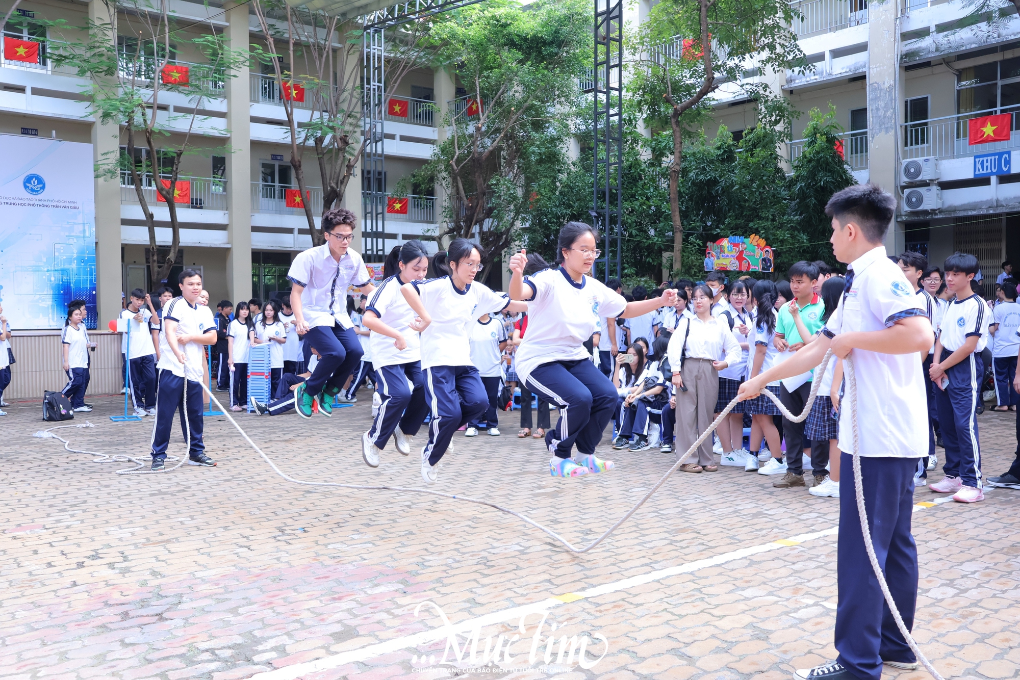 Trường THPT Trần Văn Giàu chào đón em út 2k10 gia nhập đại gia đình thân yêu - Ảnh 13.