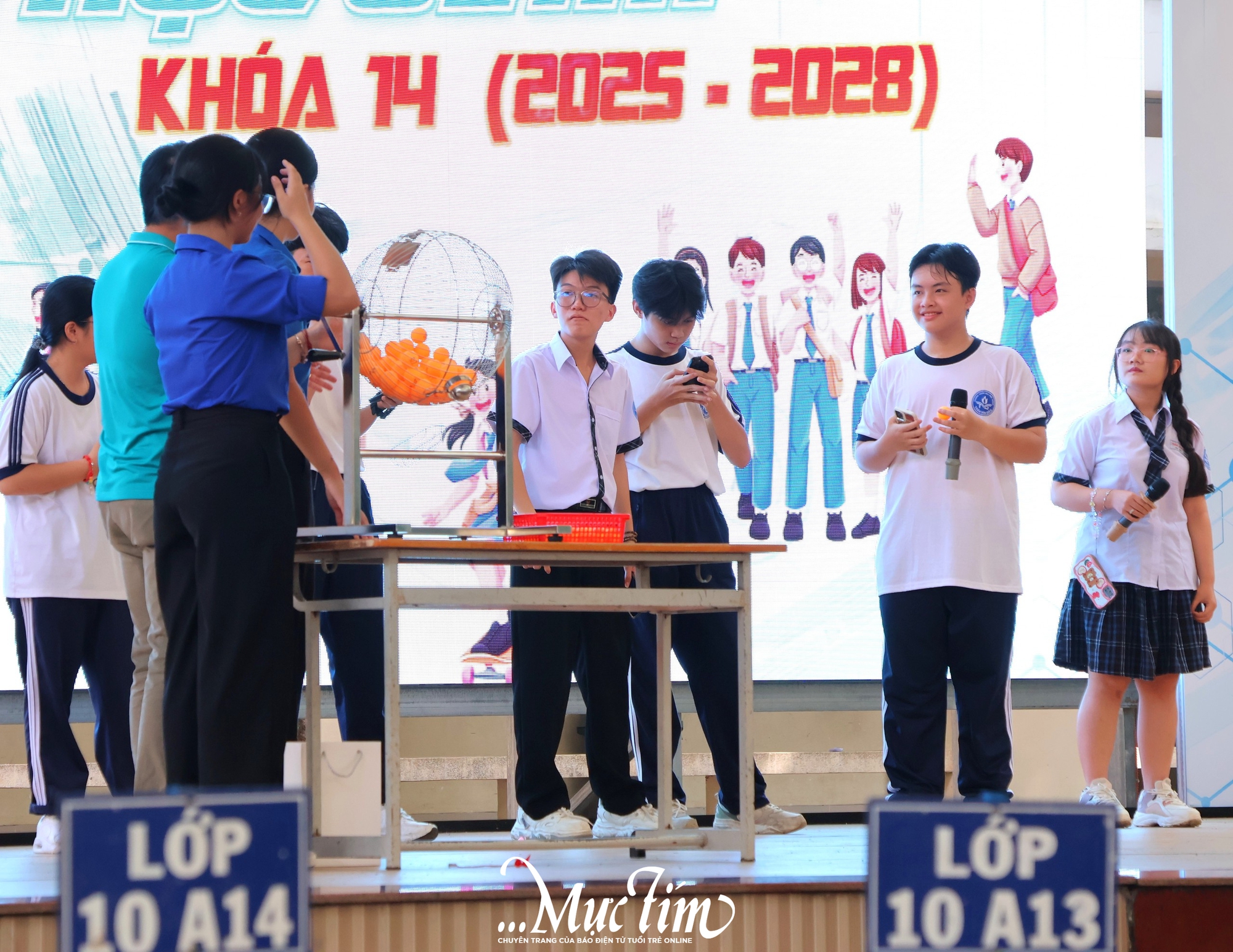 Trường THPT Trần Văn Giàu chào đón em út 2k10 gia nhập đại gia đình thân yêu - Ảnh 21.