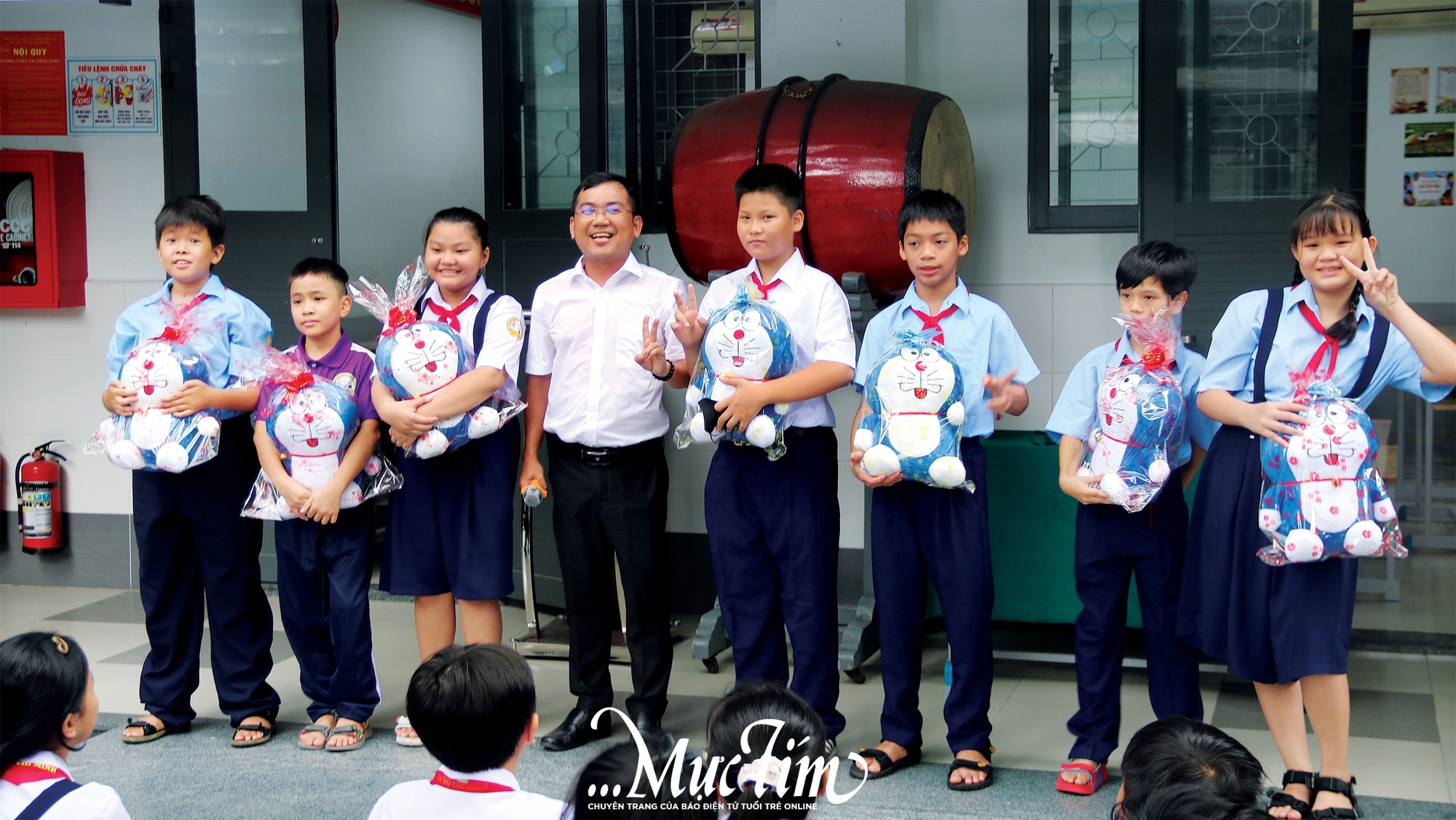 Muôn kiểu 'say hi' tân binh lớp 6 vui ơi là vui của các trường - Ảnh 4.