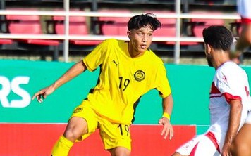 Video đội trưởng U23 Bangladesh 'tung cước' vào đầu đối thủ - Ảnh 1.