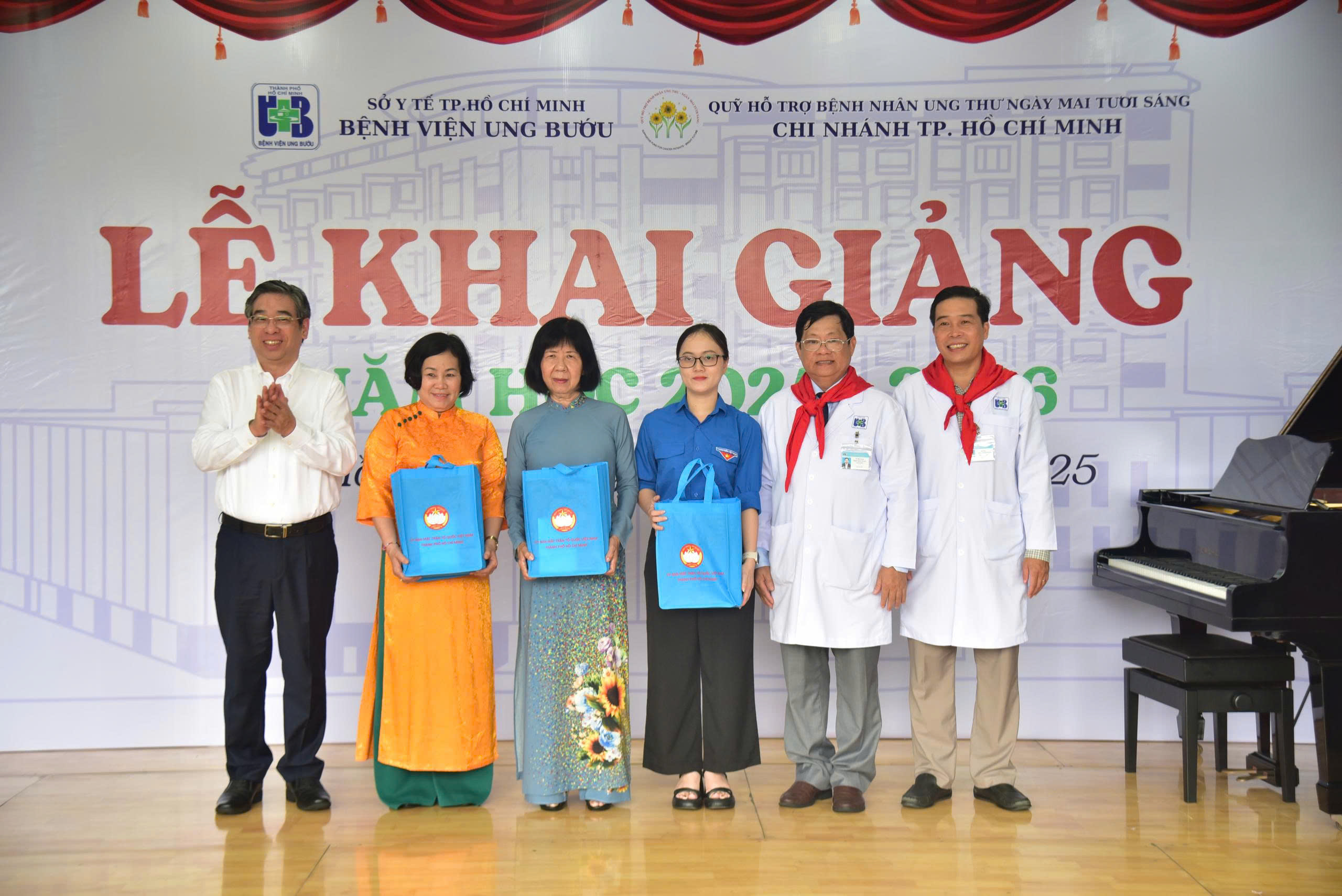 Lễ khai giảng đặc biệt tại Bệnh viện Ung bướu TP.HCM - Ảnh 3.