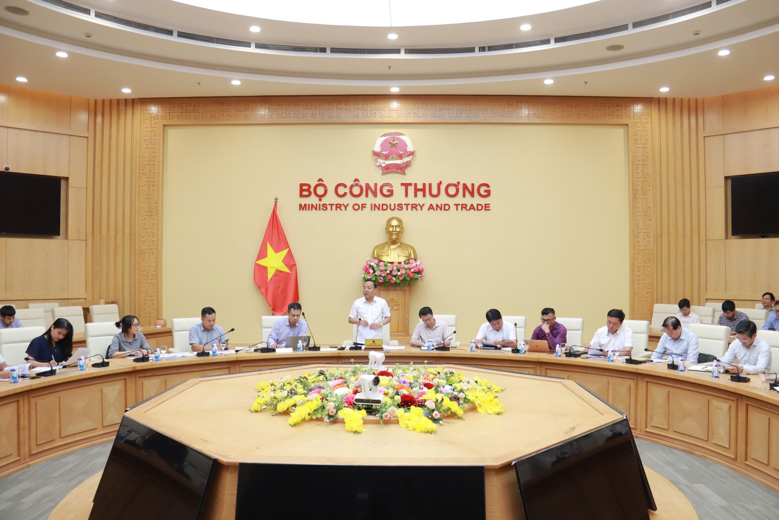 Tổng giám đốc EVN: Sớm áp dụng cơ chế giá điện hai thành phần để loại bỏ chênh lệch giá - Ảnh 1.