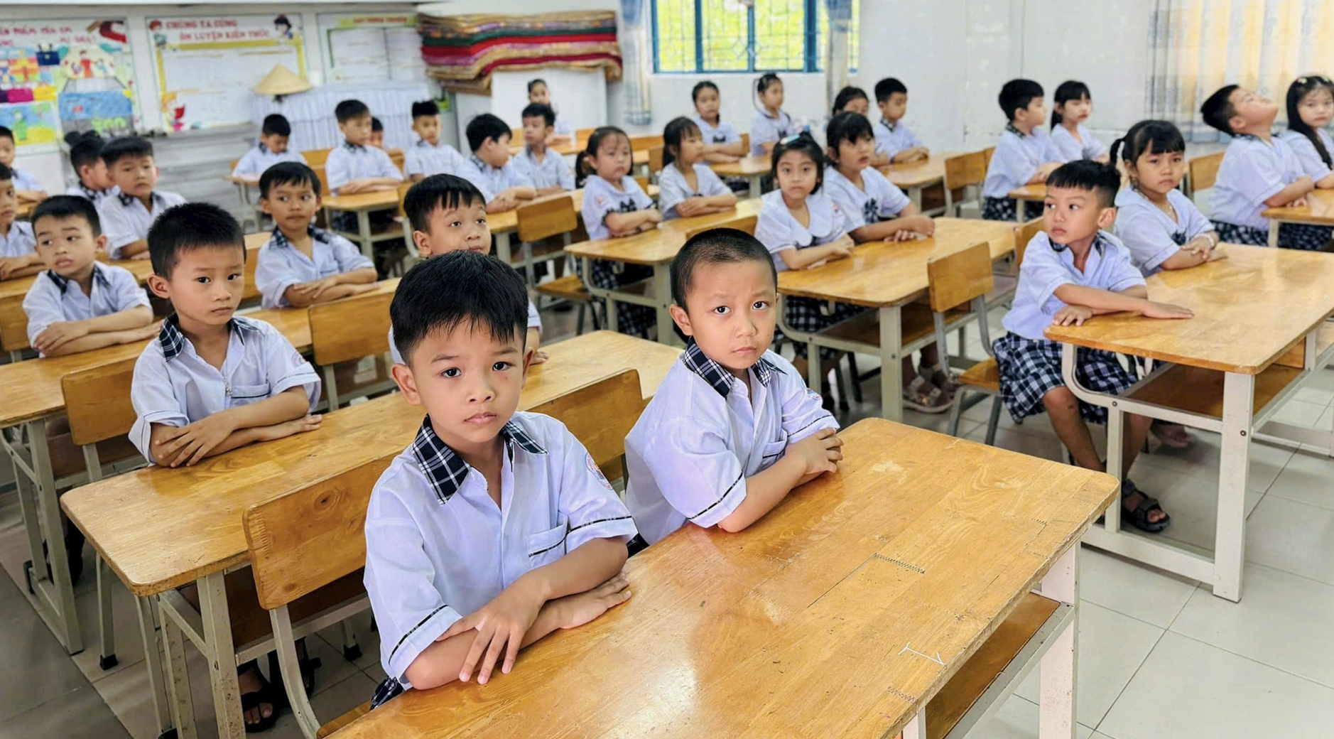 Thực hư chuyện Lâm Đồng dừng dạy tiếng Anh lớp 1, 2 - Ảnh 1.