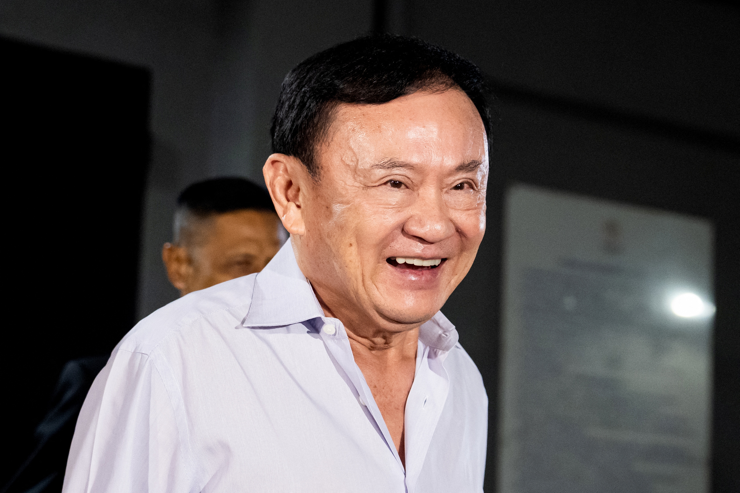 Ông Thaksin không thể bay đến Singapore, chuyển sang Dubai, hứa sẽ về trước 8-9 - Ảnh 1.