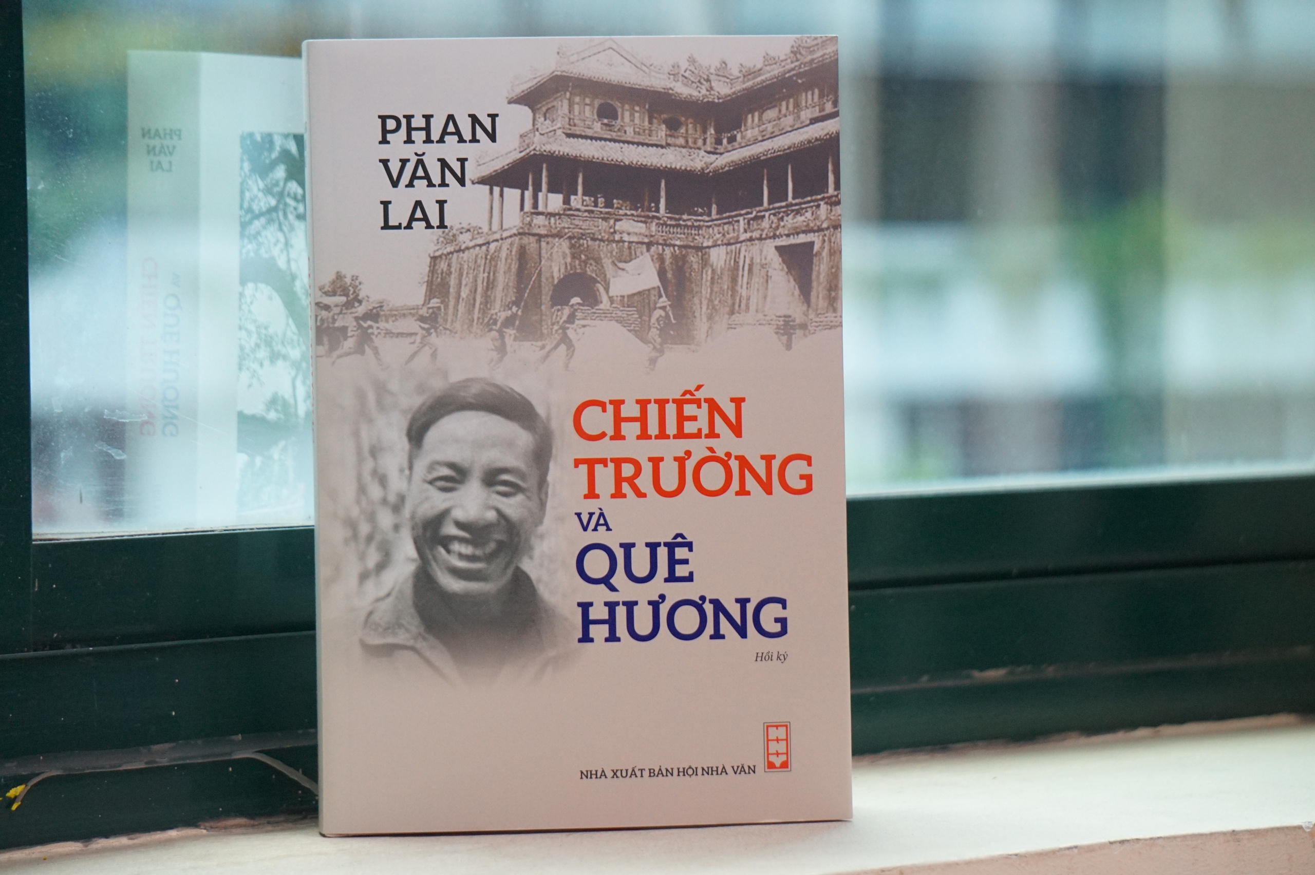 למשפחה אם ובן ששניהם גיבורים, ואב ובן ששניהם גנרלים במשטרה - תמונה 3. Gia đình có hai mẹ con đều là anh hùng, hai cha con đều là tướng công an - Ảnh 3.