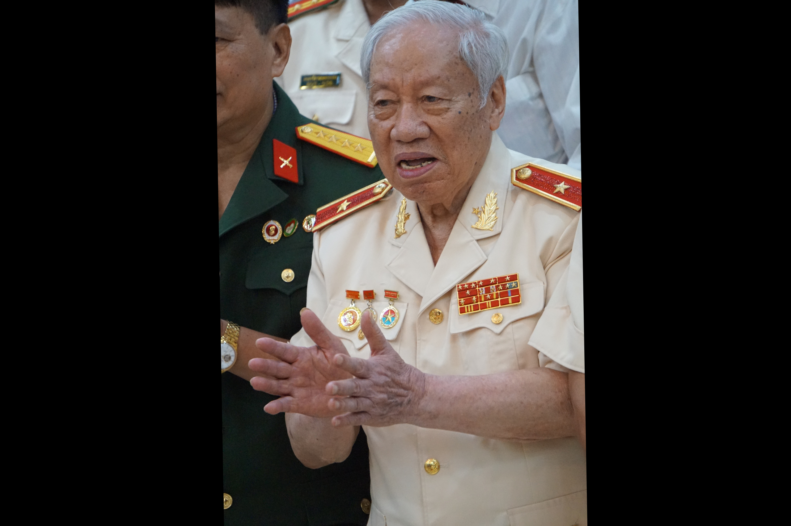 למשפחה אם ובן ששניהם גיבורים, ואב ובן ששניהם גנרלים במשטרה - תמונה 2. Mẹ Việt Nam anh hùng - Ảnh 2.