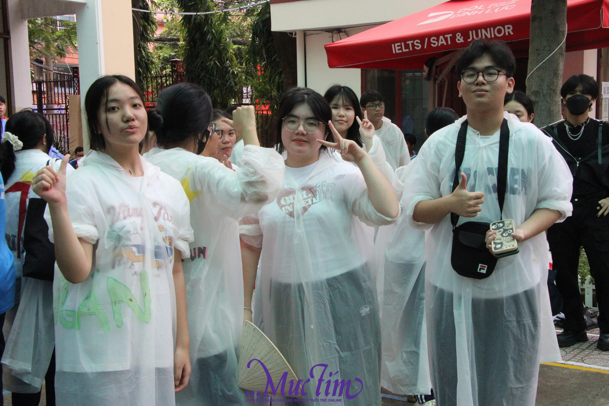 Câu lạc bộ Trường THPT Nguyễn Hiền catwalk, hô tên theo phong cách Miss Grand- Ảnh 1.