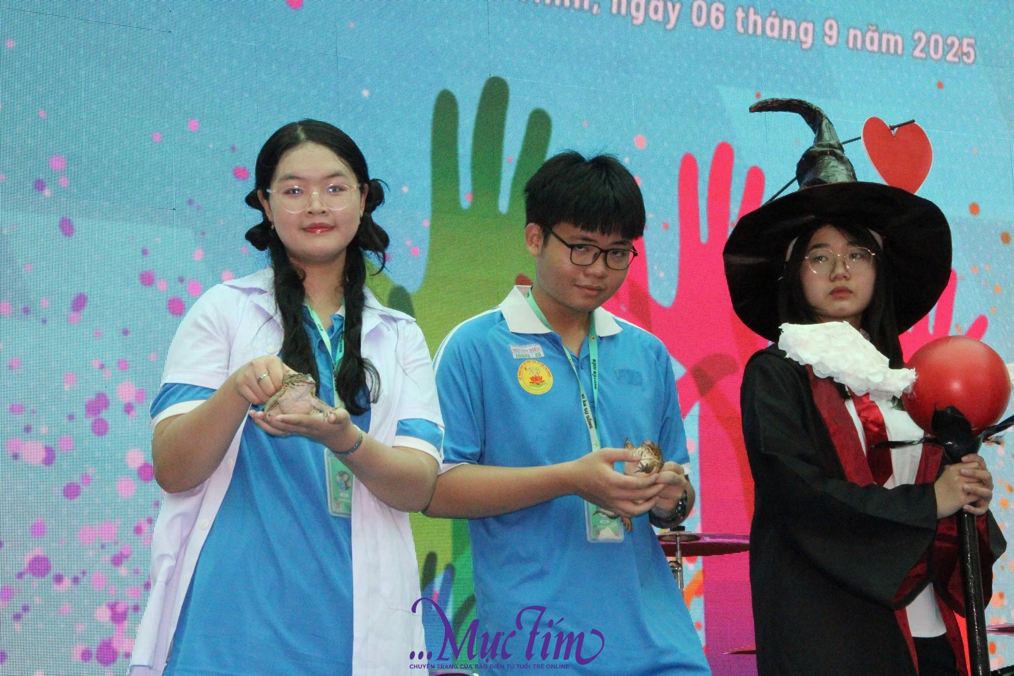 Câu lạc bộ Trường THPT Nguyễn Hiền catwalk, hô tên theo phong cách Miss Grand- Ảnh 5.