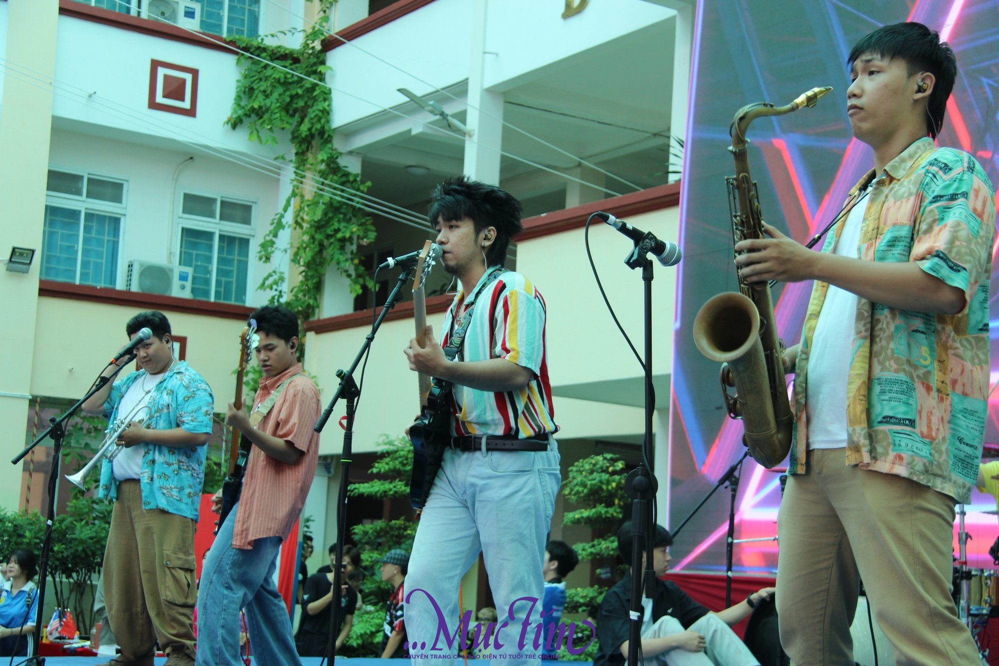 Câu lạc bộ Trường THPT Nguyễn Hiền catwalk, hô tên theo phong cách Miss Grand- Ảnh 8.